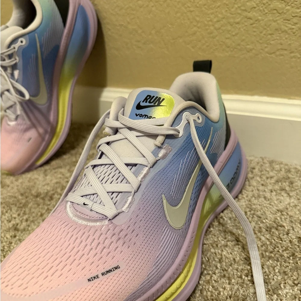 Nike Air Zoom Vomero 18 Running Shoes - Picture 8 of 8
